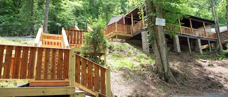 Welcome to Hideaway Holler located in Smithville, TN close to  Center Hill Lake and Holmes Creek boat ramp.  Parking area for boat