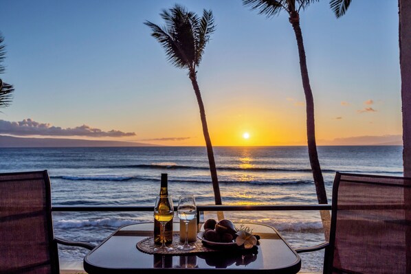 Direct ocean front views from your private lanai