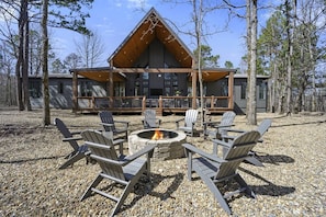 Fire pit with seating 