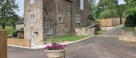 Atlow Mill - 5 bed converted water mill