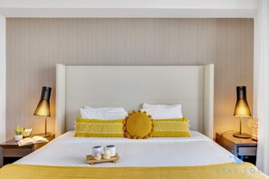 Bedroom 1 (King Bed)