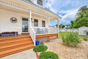Located on the ever-popular East Side of Chincoteague Island.