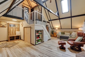 Living Room | Full Sleeper Sofa | 1st Floor | Smart TV | Board Games