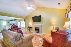 Living Room | Smart TV | Fireplace