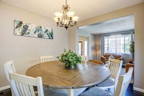 Dining Area | Dishware/Flatware Provided