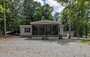 Welcome to The Russell Retreat in Lake Gaston Estates