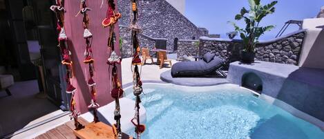 Charming Santorini Villa | 1 Bedroom | Assyrtiko Deluxe Suite | Private Jacuzzi & Amazing Sea Views | Imerovigli