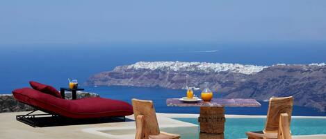 Astonishing Santorini Villa | 1 Bedroom | Cavalieros Honeymoon Suite | Private Pool & Fantastic Caldera Views | Imerovigli