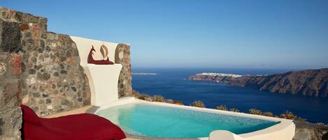 Beautiful Santorini Villa | 1 Bedroom | Vinsanto Honeymoon Villa | Private Pool & Stunning Caldera Sea Views | Imerovigli