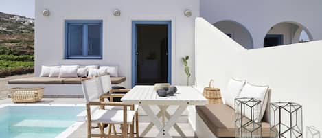 Wonderful Santorini House | Villa Nykteri  | Private Pool | Sea Views & Plunge Pool | Finikia-Oia