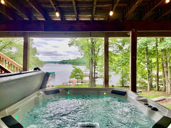 Outdoor spa tub