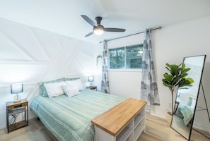 Bedroom 1- Queen bed