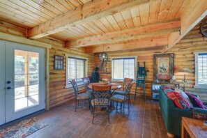 Dining Area | Dishware & Flatware Provided