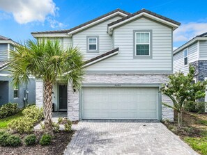 Front View of The Home🏡