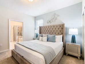 First Floor Master Suite (King Bed)