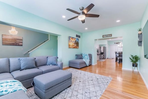 Living Room with a large sofa to accommodate all the guests and a smart TV.