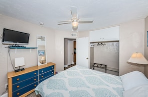 40-web-or-mls-Unit20520Bedroom201c