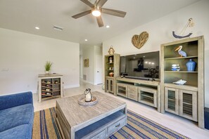 Living Room | Smart TV