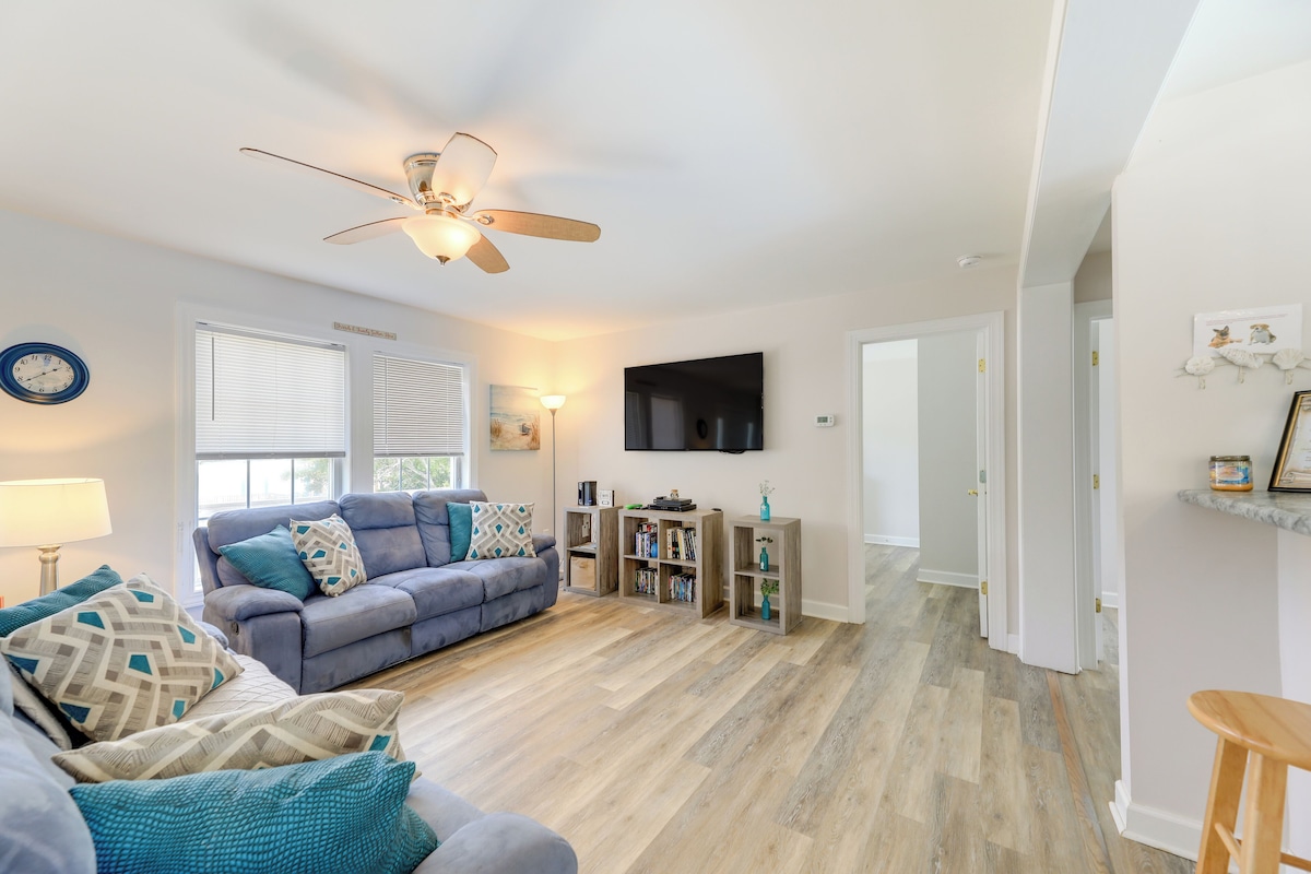 Coastal Emerald Isle Retreat w/ Deck & Grill!