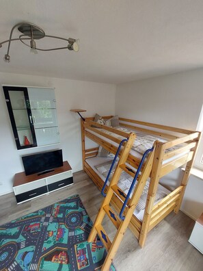 Blick Hochgern 80m² mit Südbalkon, bis zu 6 Personen, 2 separate Schlafzimmer-Schlafzimmer 2 mit 2 Etagenbetten