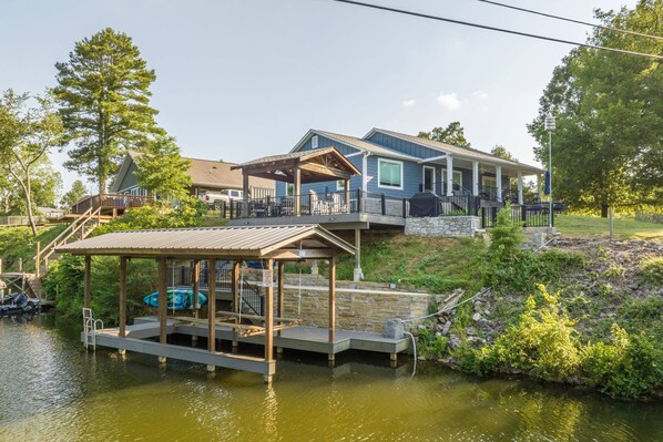 Mount Carmel Retreat | 3 Bedroom Lake House On Lake Hamilton W/ Dock, Pergola, Grill & More