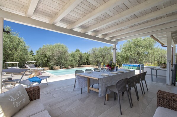 Outdoor dining