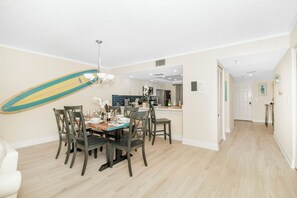 Dining room seating for 6 and Bar seating for additional 4. Total seating 10 people.