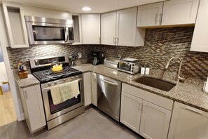 Full size kitchen with all the essentials needed to enjoy a home cooked meal!