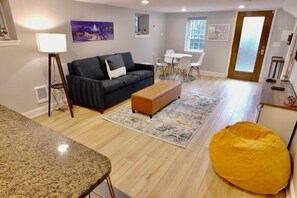 Spacious living room with a Smart TV to enjoy your favorite shows or movies!