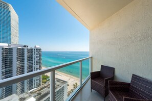 Enjoy stunning balcony views of the vibrant ocean and its endless horizon.
