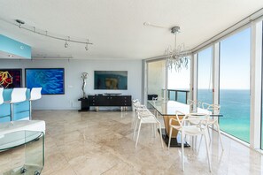 Dining room overlooking the beautiful ocean scenery