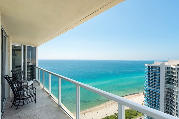 Balcony offering a scenic view of the city.