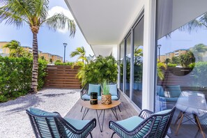 Patio w/ Furniture