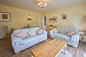 Sandpipers, Belford - Host & Stay