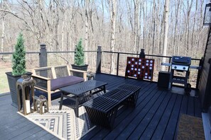 Front deck with sitting area and barbecue machine