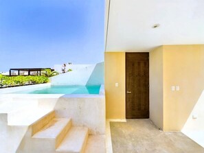 Rooftop retreat with private pool—refreshing and well maintained.