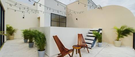 Private oasis with 360° views & spacious pool for sunbathing.