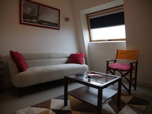 Le salon télé avec vue mer