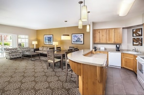 2 Bedroom Queen