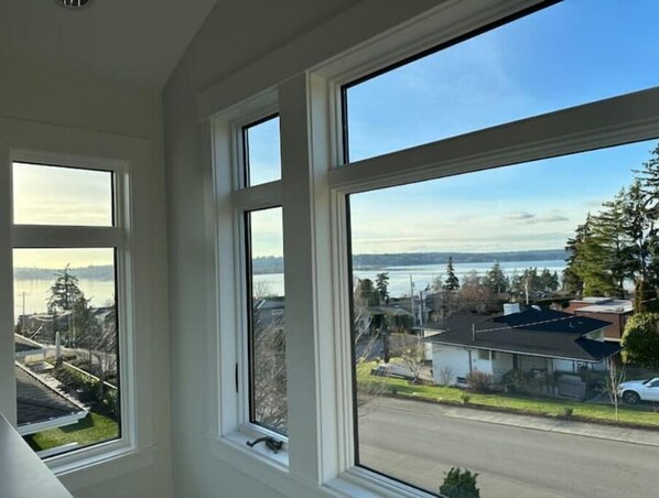 Views of Lake Washington and Olympic Mountains
