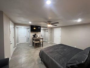 Suite 425 sqft., Private Entrance