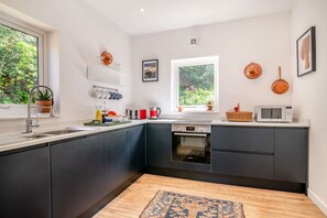 The Coach House Kitchen - StayCotswold