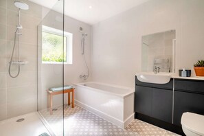 The Coach House Family Bathroom - StayCotswold