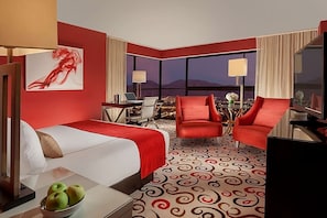 Unit with 1 King size bed. Exact unit will be assigned upon arrival. Views, colors and decor may vary.
