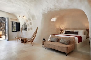 Majestic Santorini Villa | 1 Bedroom | Nykteri Deluxe Suite | Private Heated Indoor Pool & Caldera Sea Views | Imerovigli