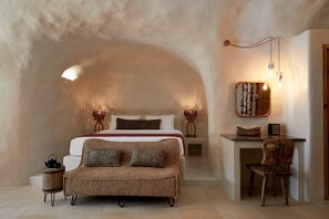 Majestic Santorini Villa | 1 Bedroom | Nykteri Deluxe Suite | Private Heated Indoor Pool & Caldera Sea Views | Imerovigli
