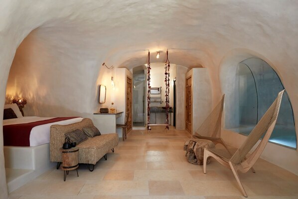 Majestic Santorini Villa | 1 Bedroom | Nykteri Deluxe Suite | Private Heated Indoor Pool & Caldera Sea Views | Imerovigli