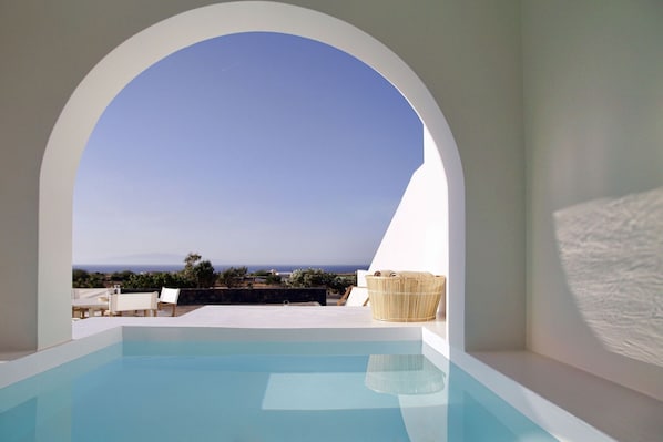 Wonderful Santorini House | Villa Athiri | Private Pool | Sea Views & Plunge Pool | Finikia-Oia