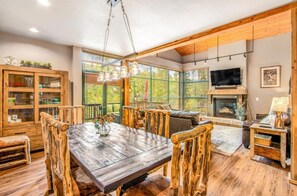 Spacious and bright living and dining area