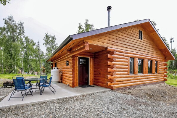 Wasilla Vacation Rental | 2BR | 1BA | Step-Free Access | 950 Sq Ft